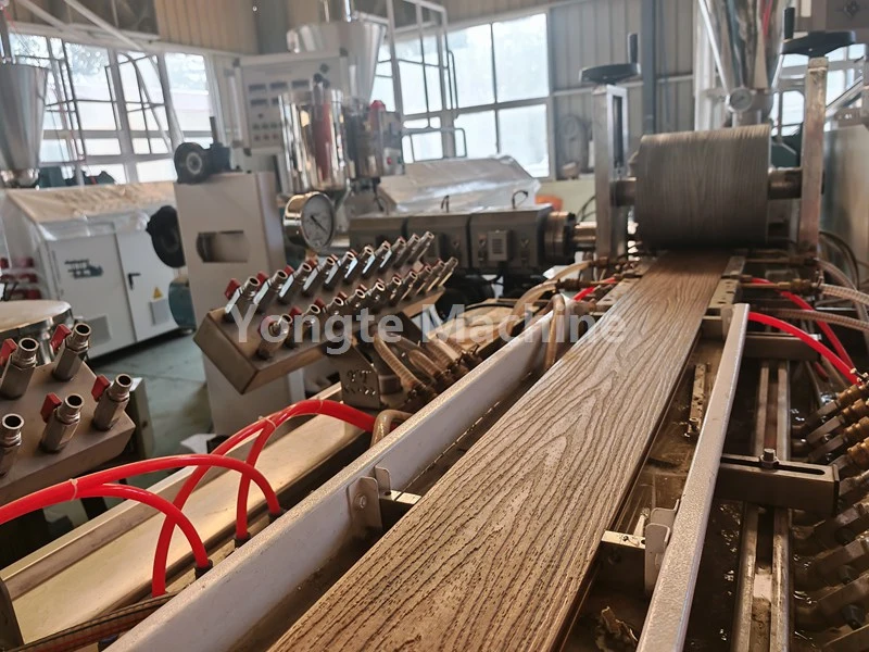 Yongte はクライアントの WPC プロファイル押出ラインの最適化を支援し、生産効率が 40% 向上しました。