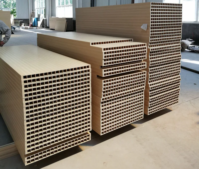 WPC ドアの製造に適しているプラ​​スチック材料はどれですか?