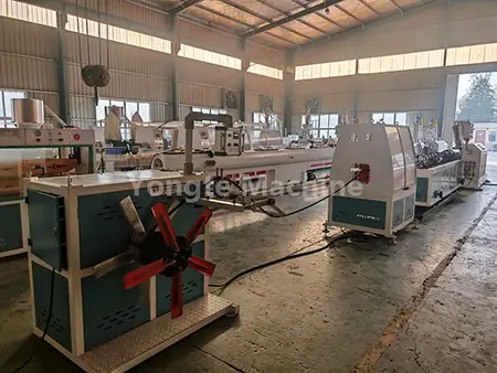 発泡パイプマシン