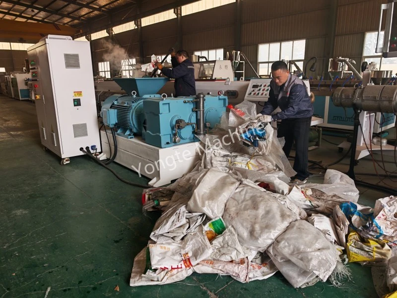 プラスチックフィルムをアフリカにリサイクルするための平行二軸押出機