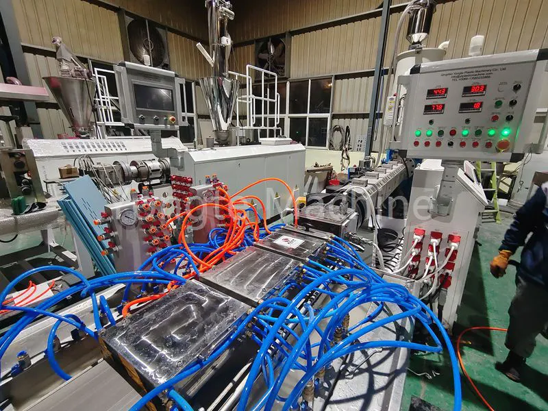 プラスチック木材押出ライン