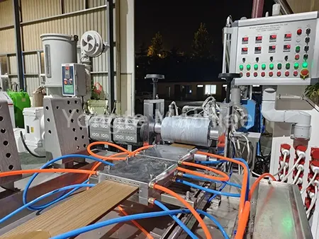 WPCフェンス製造機